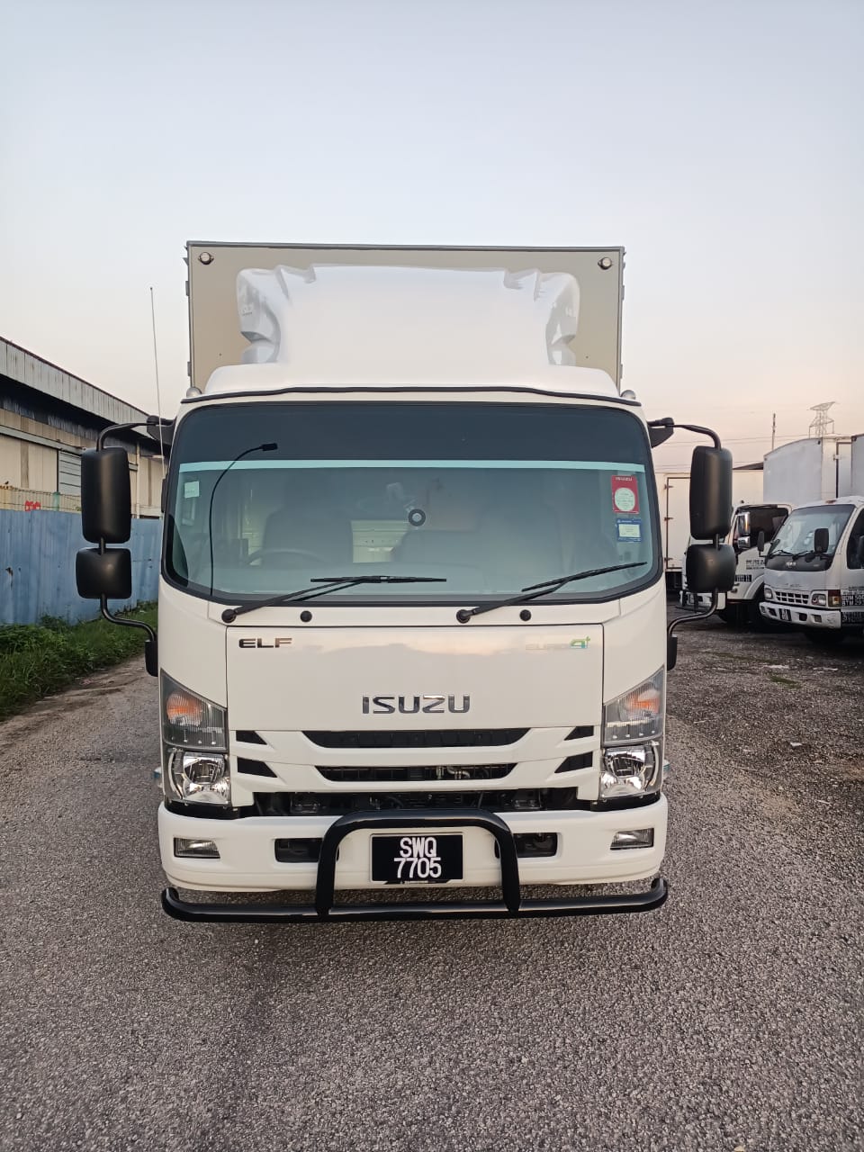 Ycv solution 3 ton 17 feet with tailgate ph:+60 17-287 7243