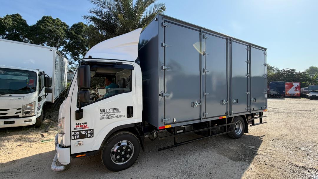 Ycv solution 3 ton 17 feet with tailgate ph:+60 17-287 7243